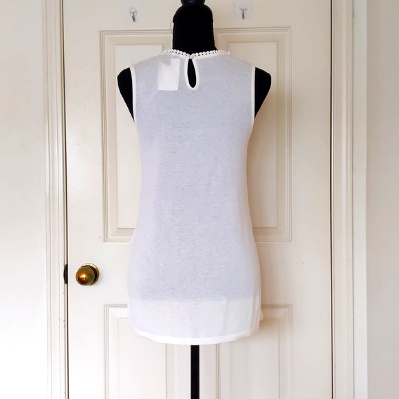 NWT. H&M 100% Rayon Sleeveless Blouse with Front design. - Picture 2 of 4